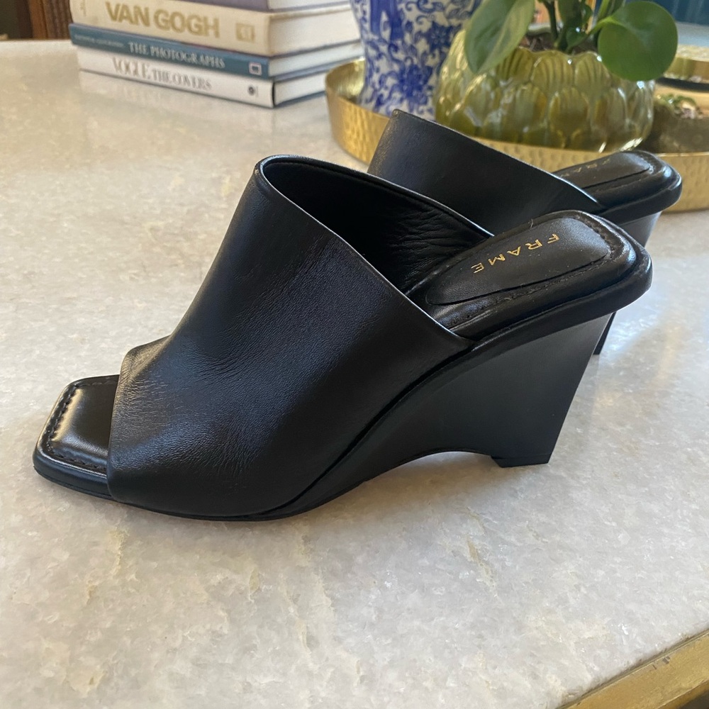 FRAME Le Naomi Black (Noir) Wedge Mule